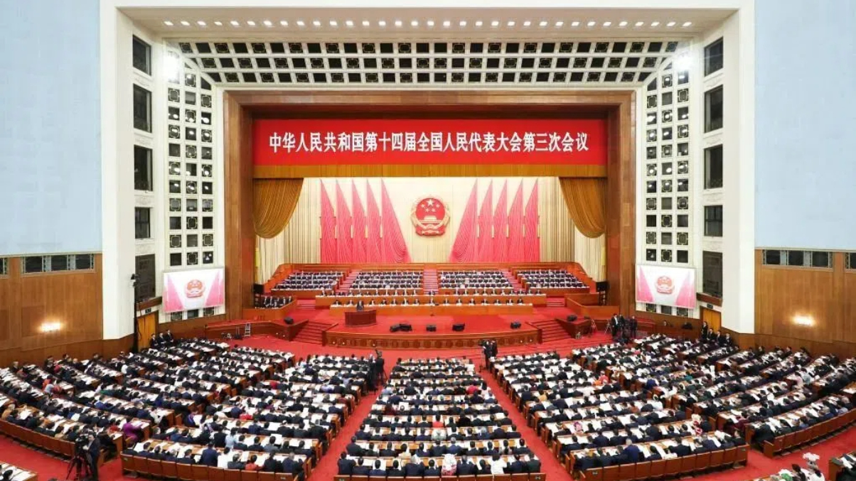 上外师生热切关注全国两会