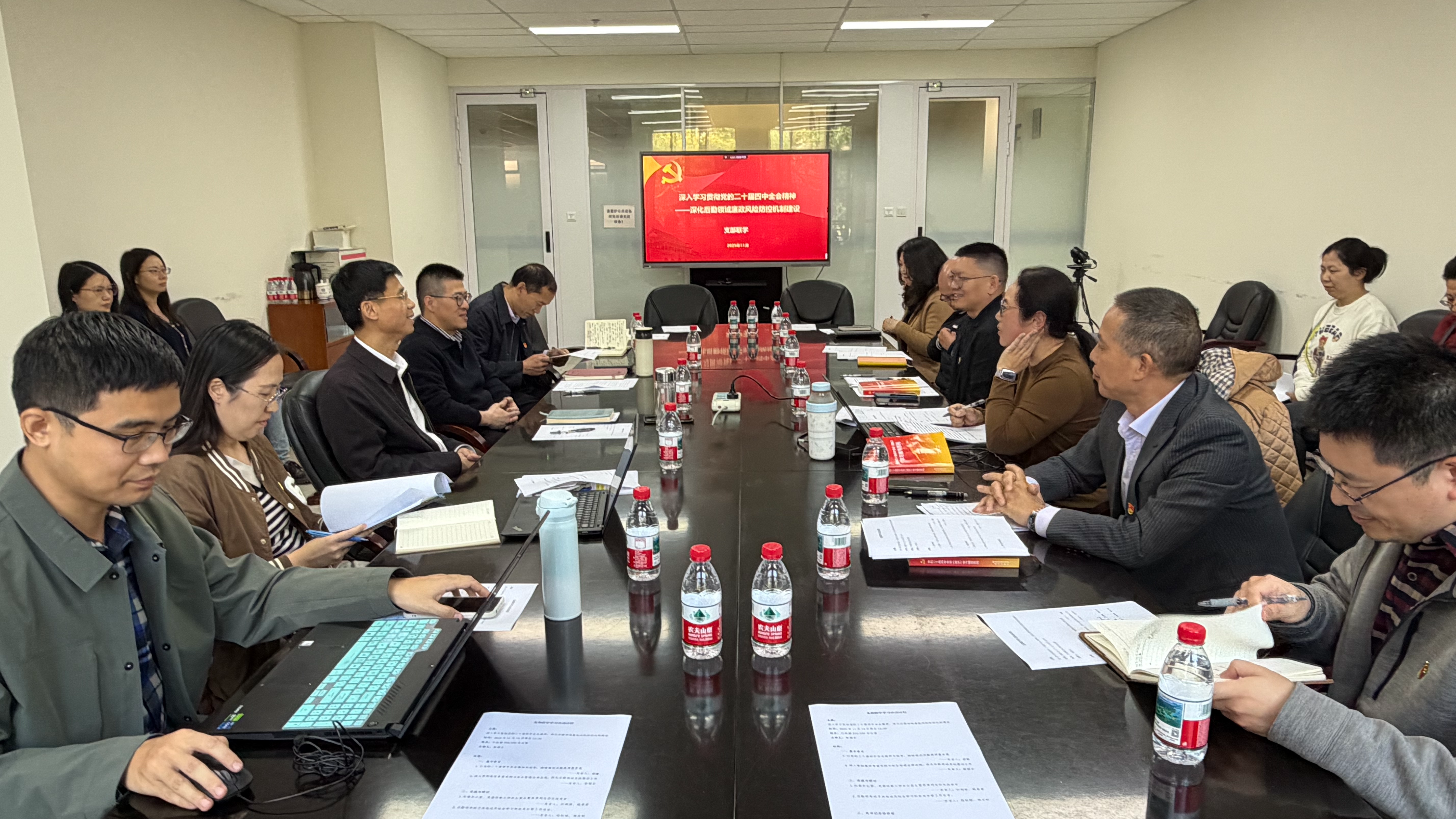 机关第五党支部与后勤党委联合开展专题学习