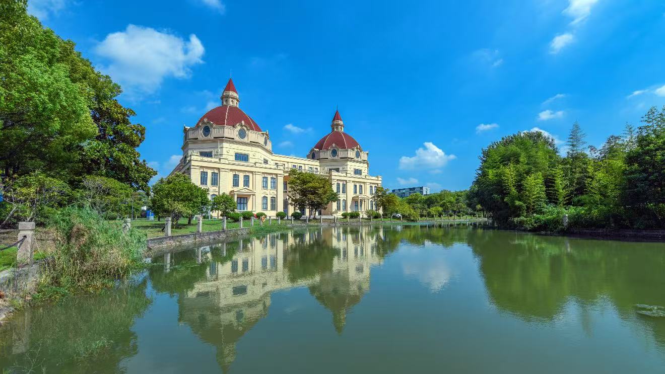 上海外国语大学海内外公开招聘法学院院长公告
