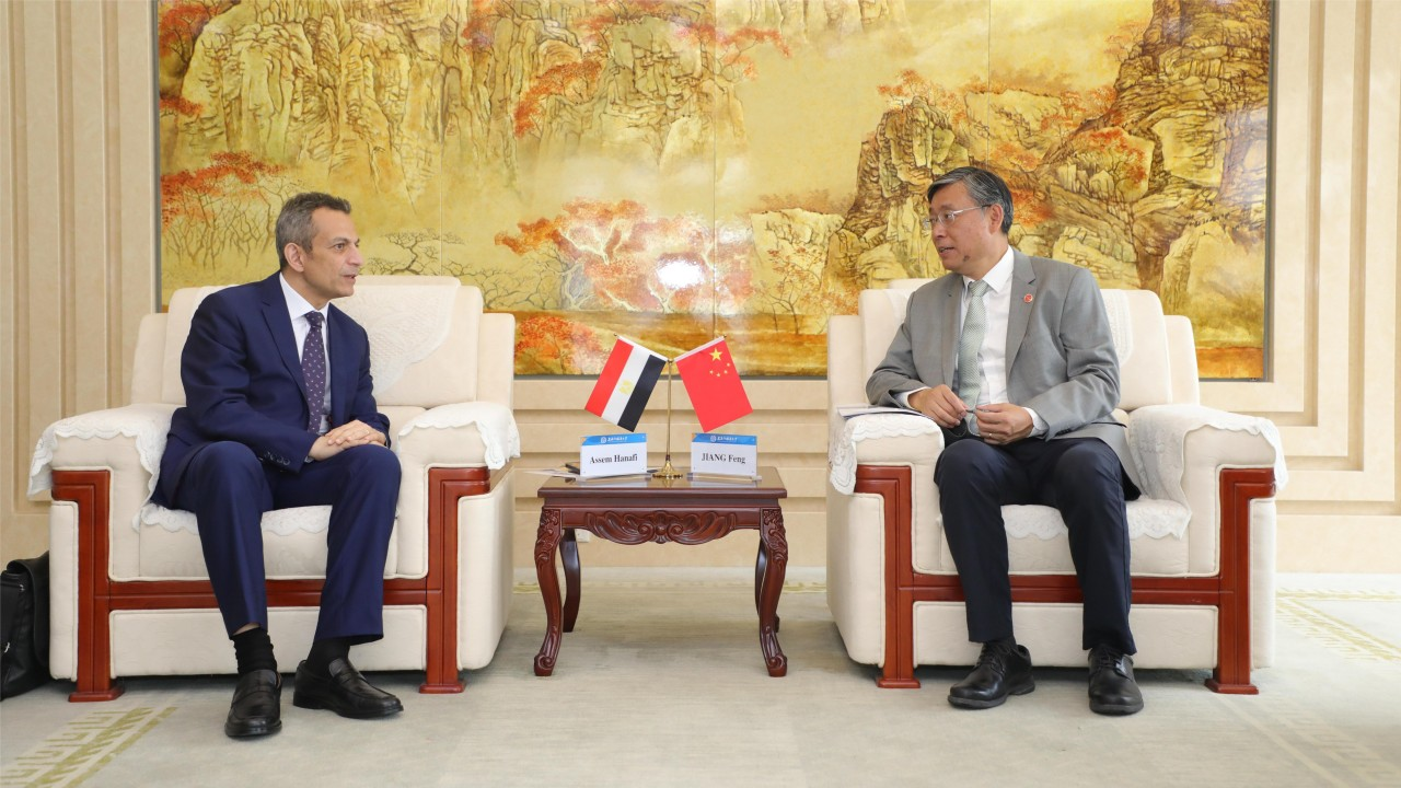 埃及驻华大使阿西姆·哈奈菲先生一行访问上海外国语大学
