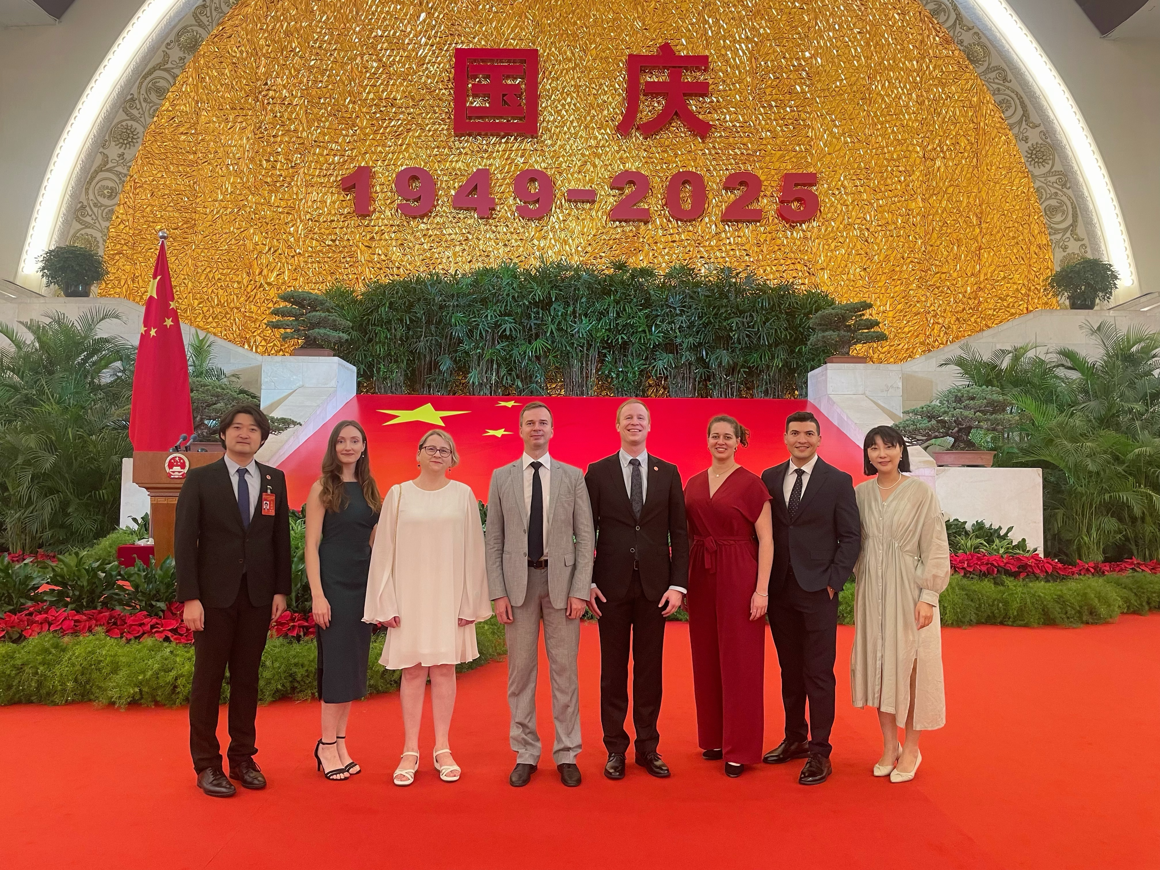 上海外国语大学外国专家受邀参加上海市国庆招待会