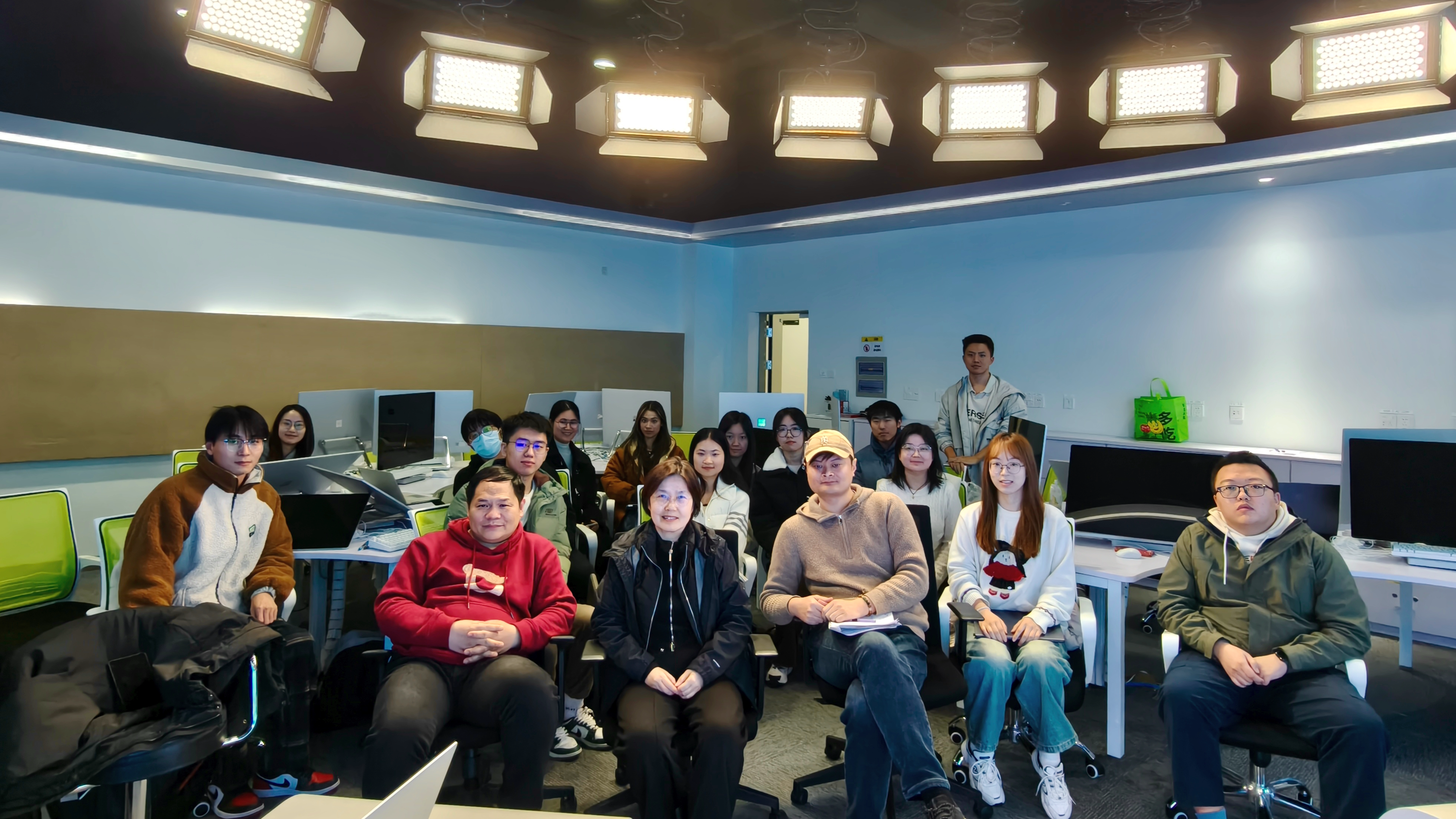 北大新传学院学者为上外新传师生开设讲座