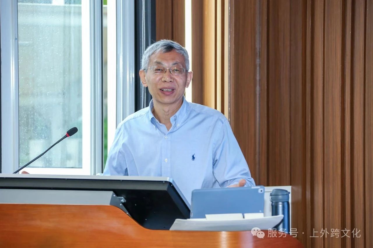 戴晓东教授作主旨报告.jpg